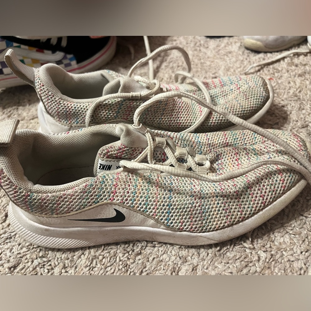 girls size 2Y Nike shoes